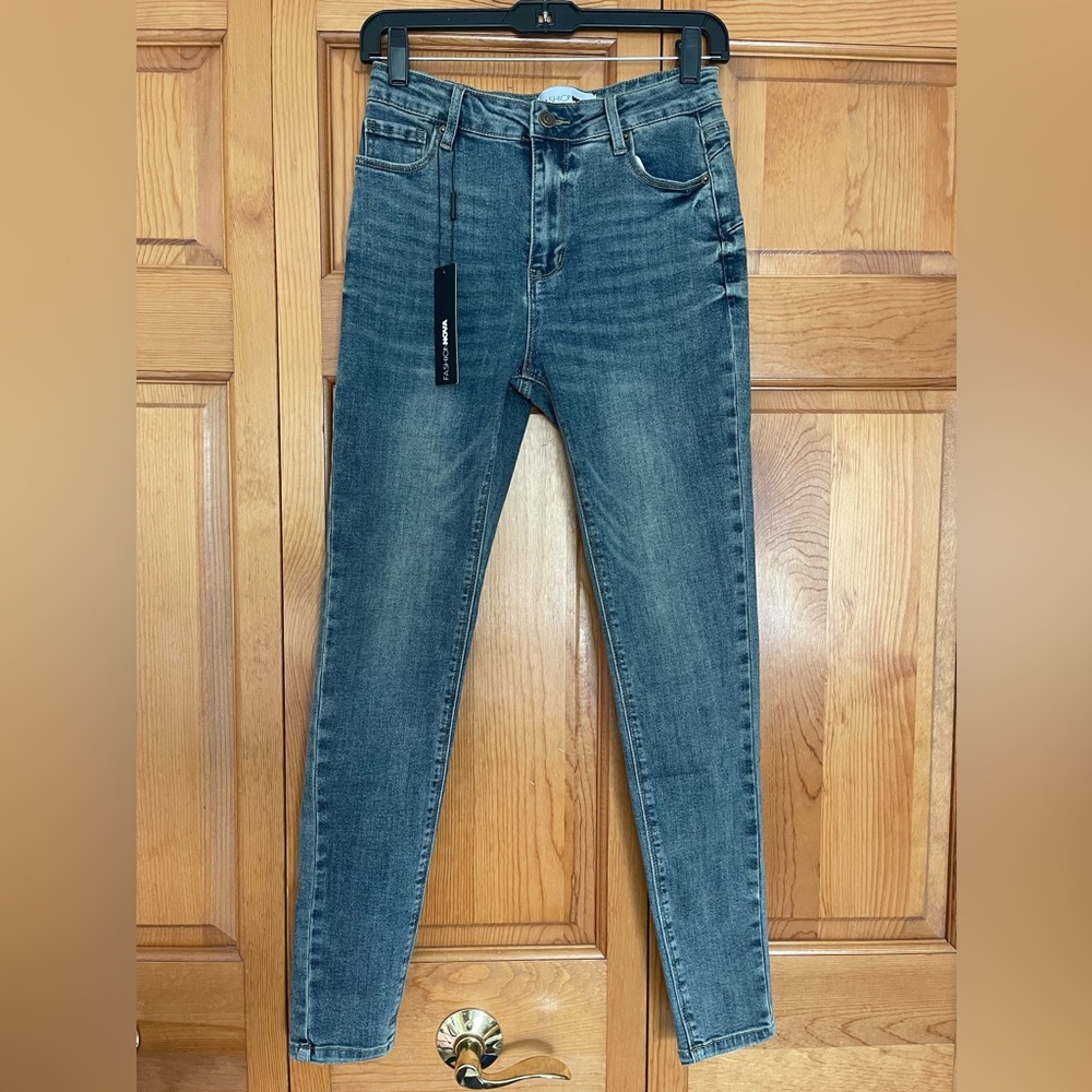 Fashion Nova Medium Wash Jeans | SZ 7 (NWT)